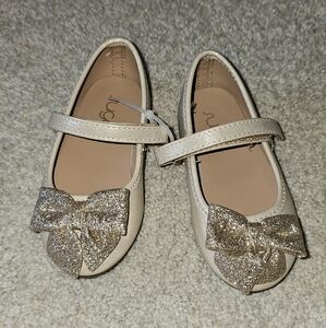 3/$30 New Size 6 Sugar Cream Taupe and Gold Glitter Ballet Mary Jane Flat